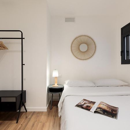 Urban Chill Apartments By Olala Homes لوسبيتاليت دي يوبريغات المظهر الخارجي الصورة