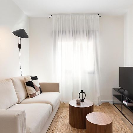 Urban Chill Apartments By Olala Homes لوسبيتاليت دي يوبريغات المظهر الخارجي الصورة