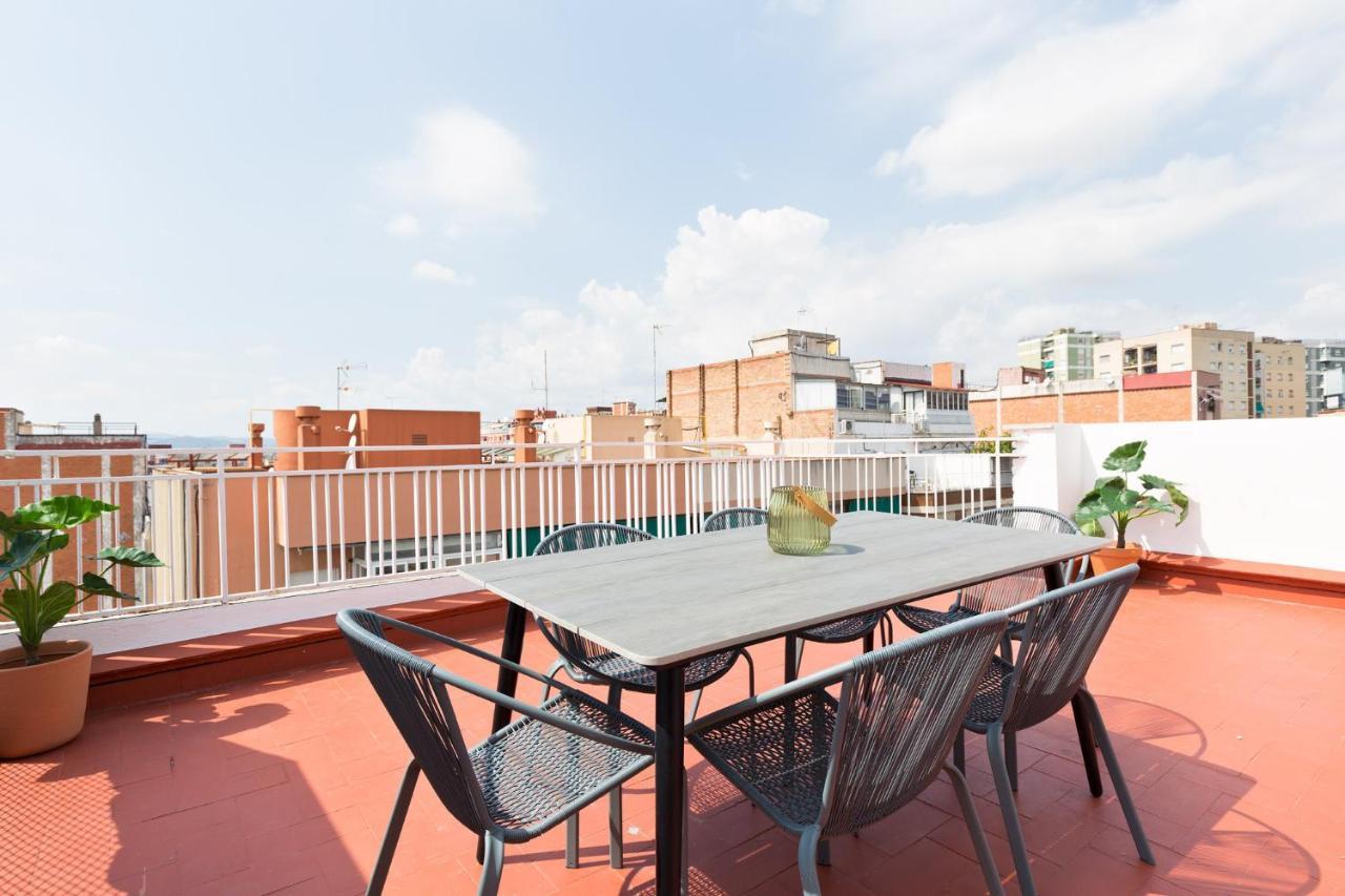 Urban Chill Apartments By Olala Homes لوسبيتاليت دي يوبريغات المظهر الخارجي الصورة