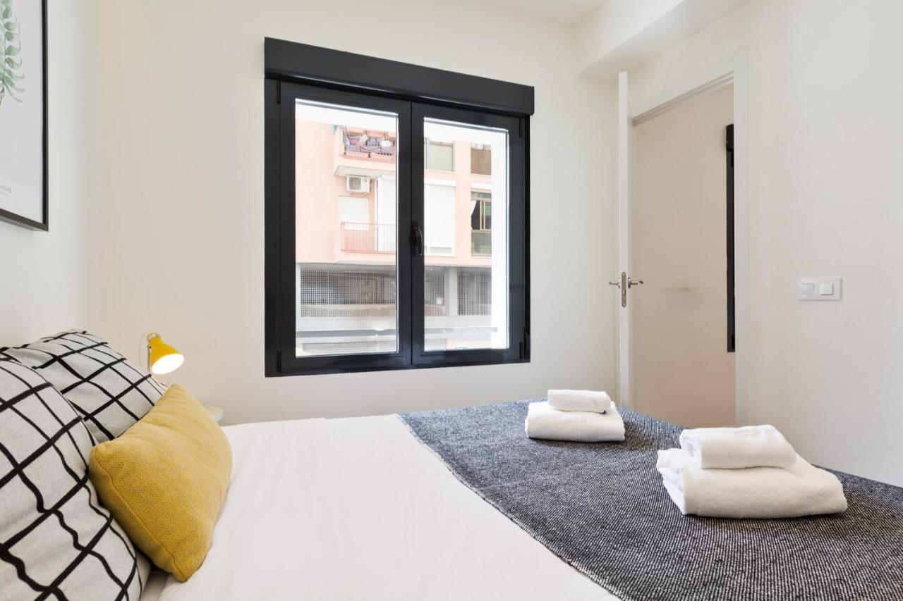 Urban Chill Apartments By Olala Homes لوسبيتاليت دي يوبريغات المظهر الخارجي الصورة