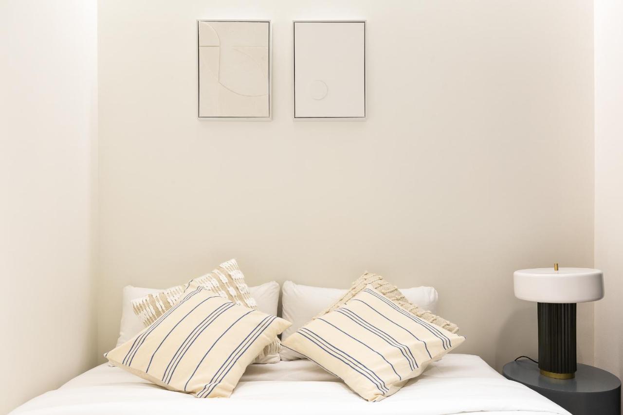 Urban Chill Apartments By Olala Homes لوسبيتاليت دي يوبريغات المظهر الخارجي الصورة