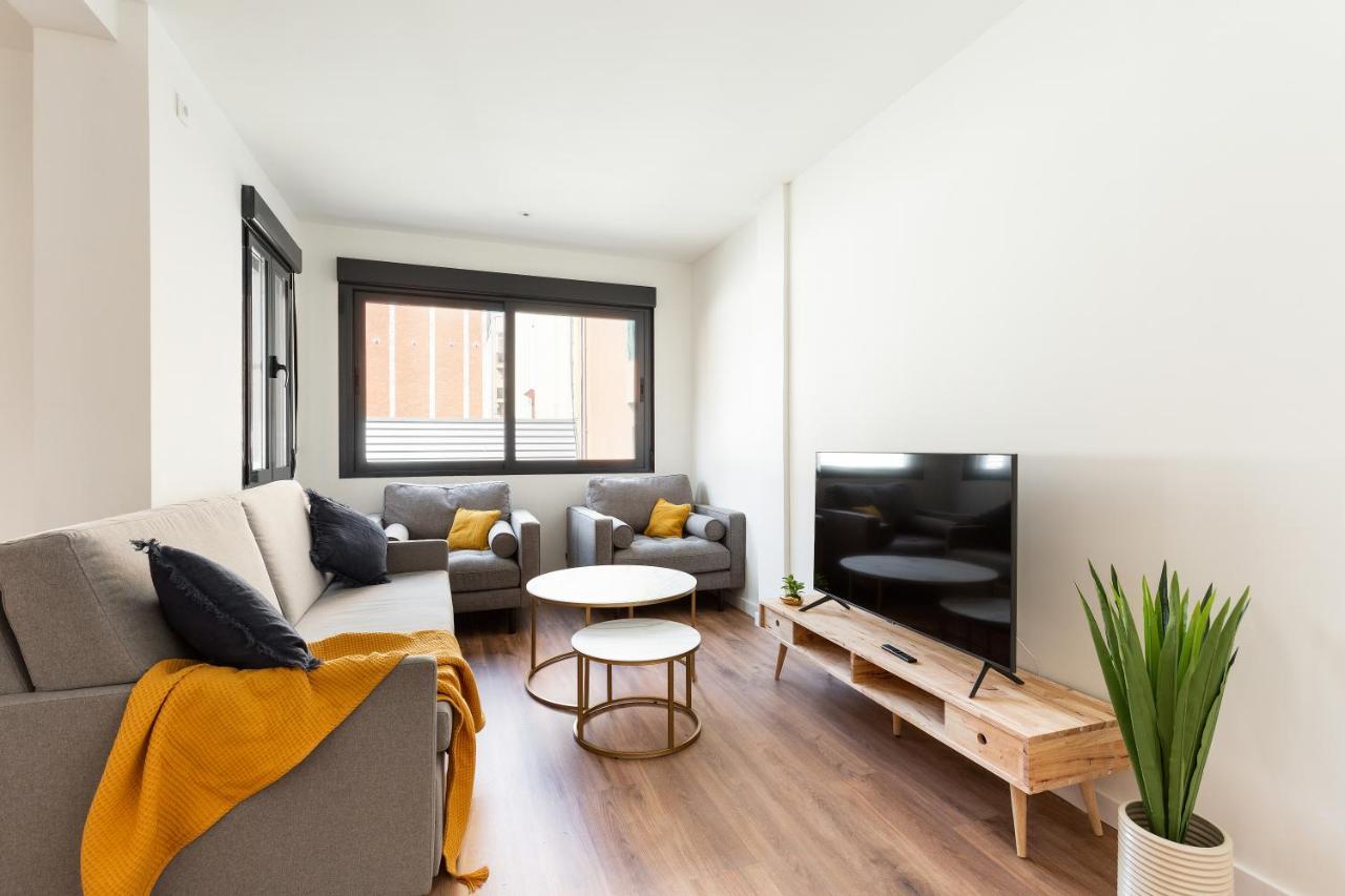 Urban Chill Apartments By Olala Homes لوسبيتاليت دي يوبريغات المظهر الخارجي الصورة