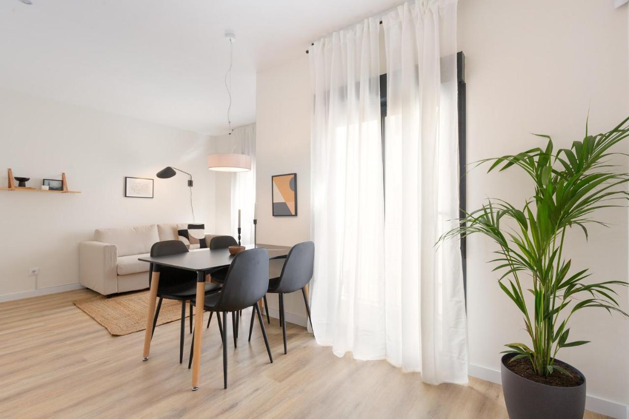 Urban Chill Apartments By Olala Homes لوسبيتاليت دي يوبريغات المظهر الخارجي الصورة