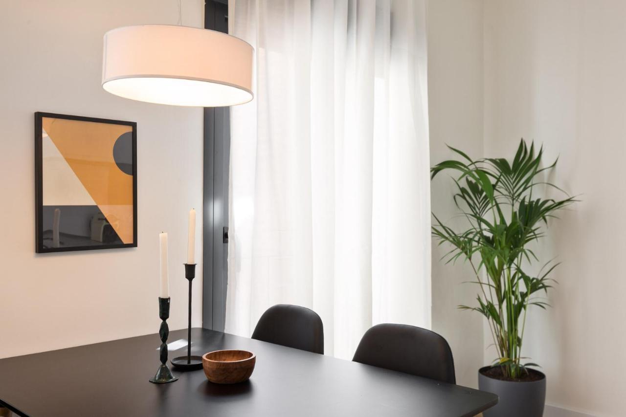 Urban Chill Apartments By Olala Homes لوسبيتاليت دي يوبريغات المظهر الخارجي الصورة
