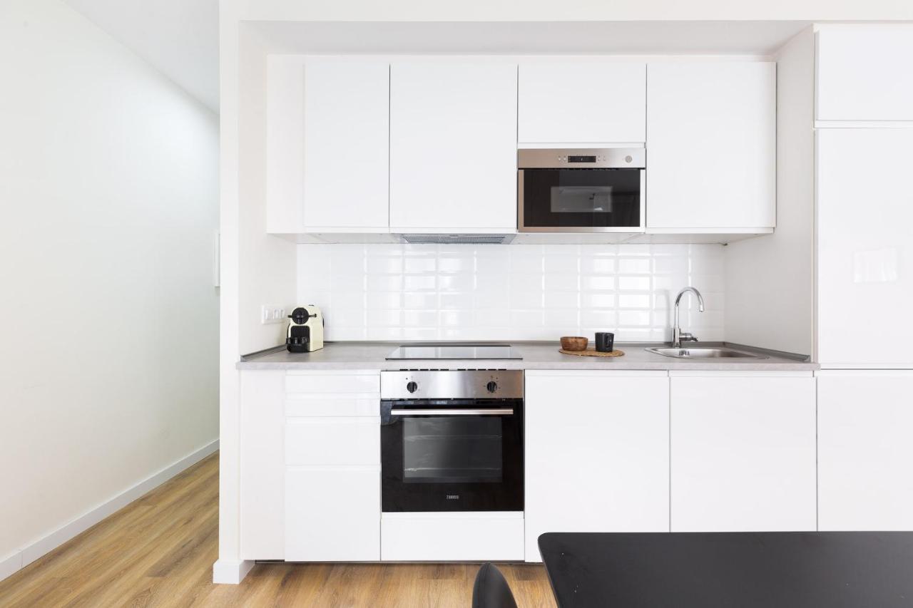 Urban Chill Apartments By Olala Homes لوسبيتاليت دي يوبريغات المظهر الخارجي الصورة