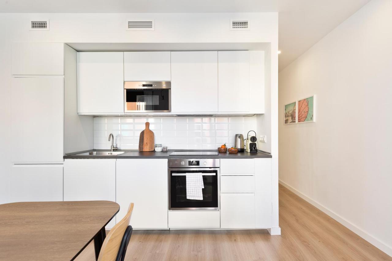 Urban Chill Apartments By Olala Homes لوسبيتاليت دي يوبريغات المظهر الخارجي الصورة