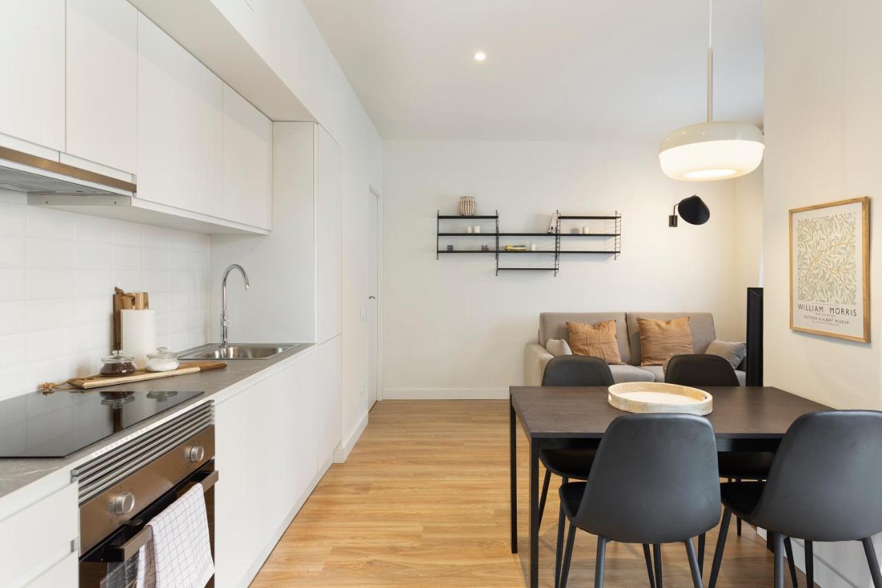 Urban Chill Apartments By Olala Homes لوسبيتاليت دي يوبريغات المظهر الخارجي الصورة