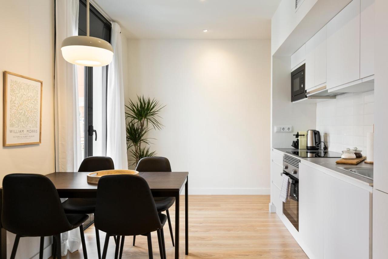 Urban Chill Apartments By Olala Homes لوسبيتاليت دي يوبريغات المظهر الخارجي الصورة