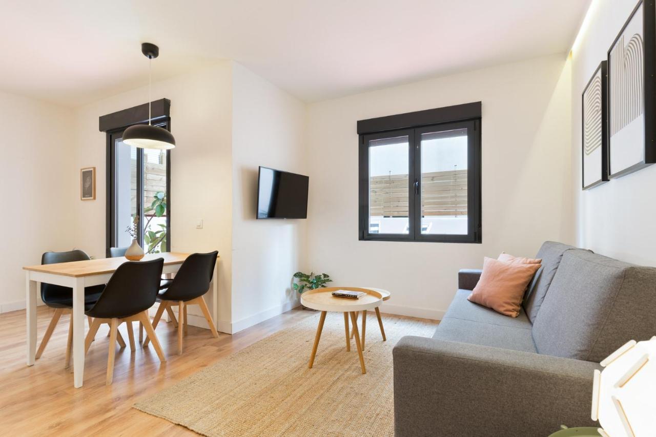 Urban Chill Apartments By Olala Homes لوسبيتاليت دي يوبريغات المظهر الخارجي الصورة
