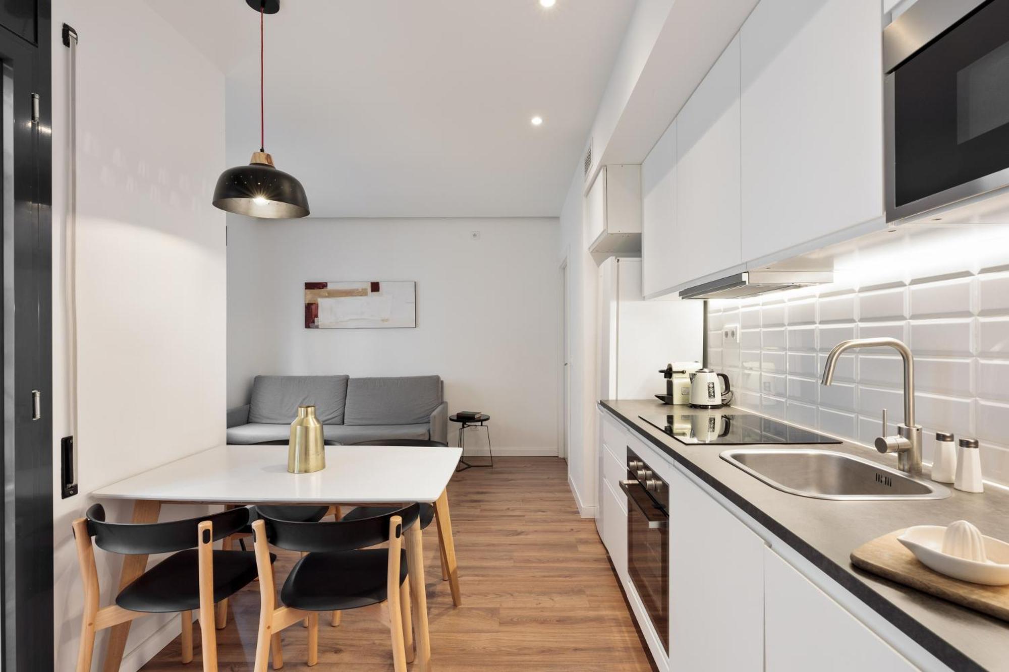 Urban Chill Apartments By Olala Homes لوسبيتاليت دي يوبريغات المظهر الخارجي الصورة