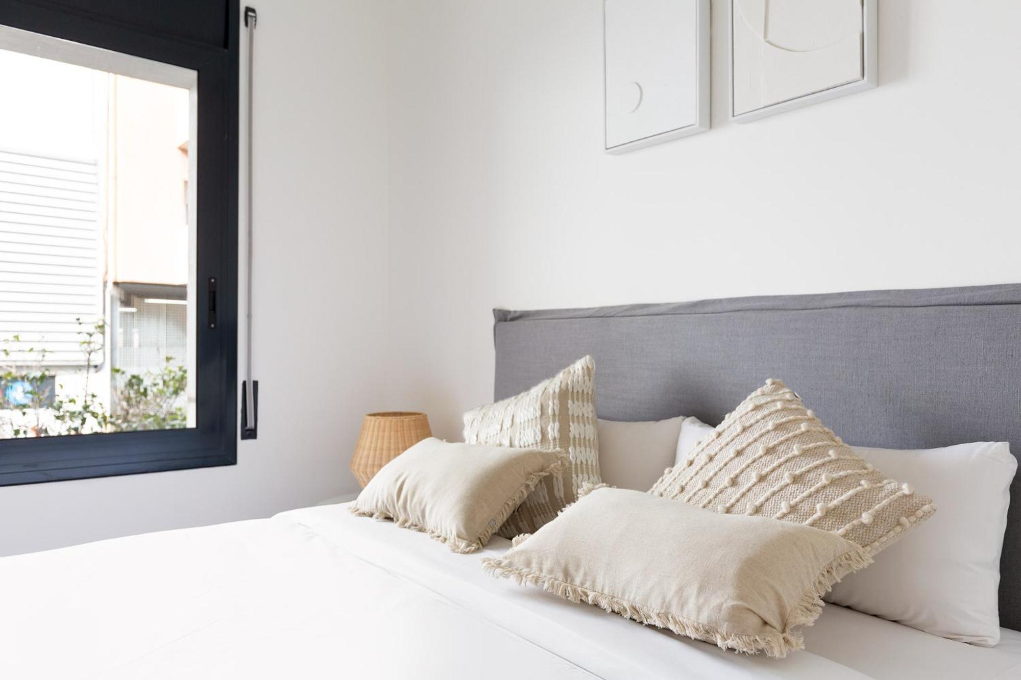 Urban Chill Apartments By Olala Homes لوسبيتاليت دي يوبريغات المظهر الخارجي الصورة